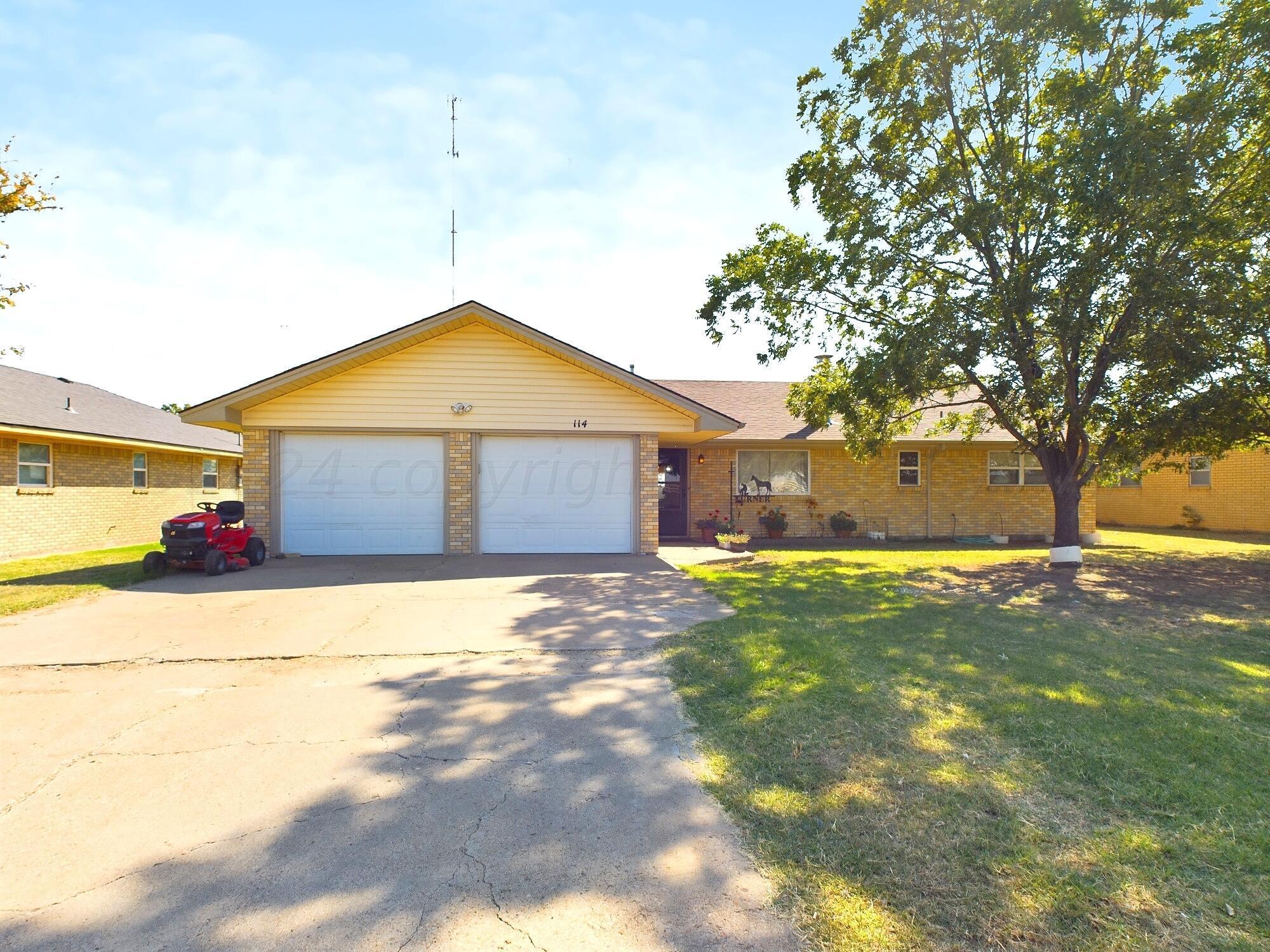 114 Country Club Terrace, Dumas, Texas image 4