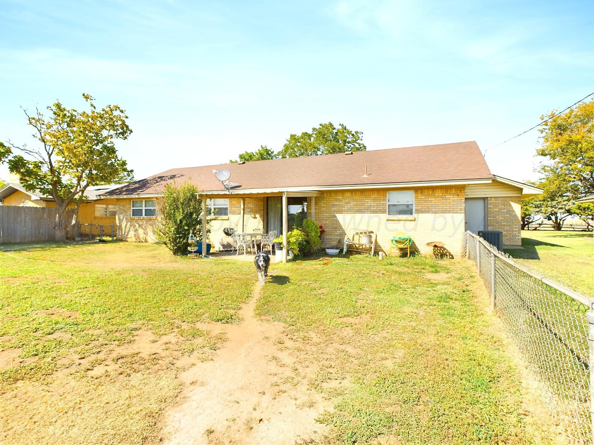 114 Country Club Terrace, Dumas, Texas image 3