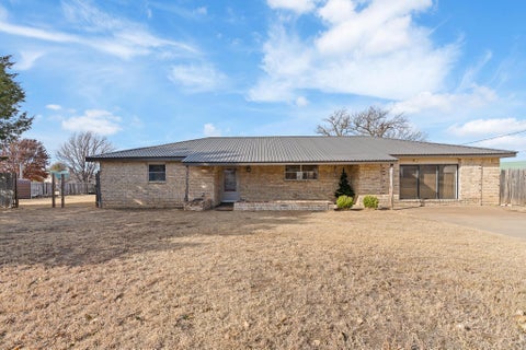 Homes For Sale - 1108 Hawley Street<br/> Clarendon, TX 79226
