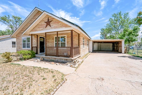 Homes For Sale - 608 Avenue K<br/> Deaf Smith County, Hereford, TX 79045