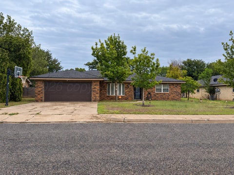 Homes For Sale - 120 Nueces Street<br/> Hereford, TX 79045