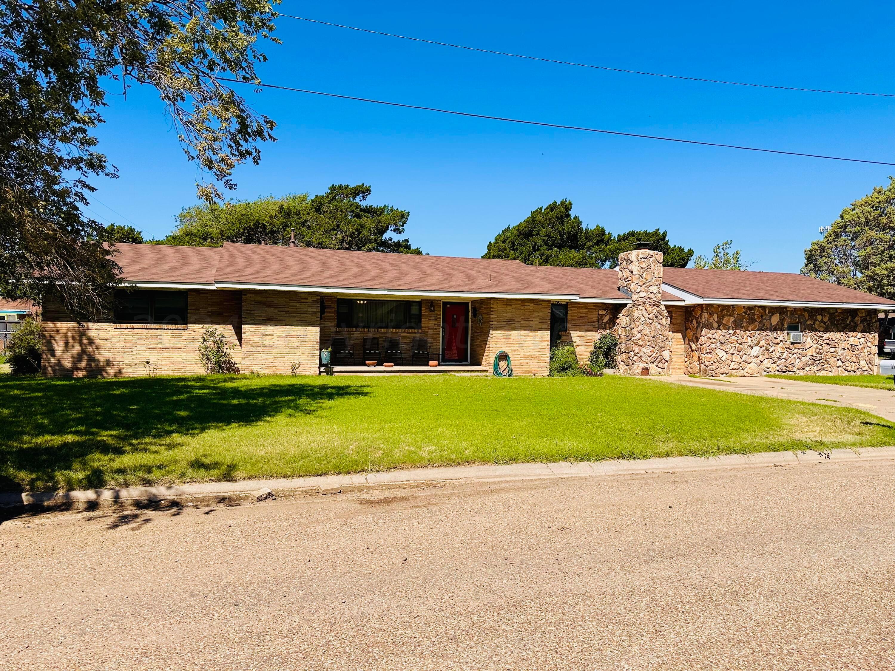 1108 White Avenue, Friona, Texas image 1