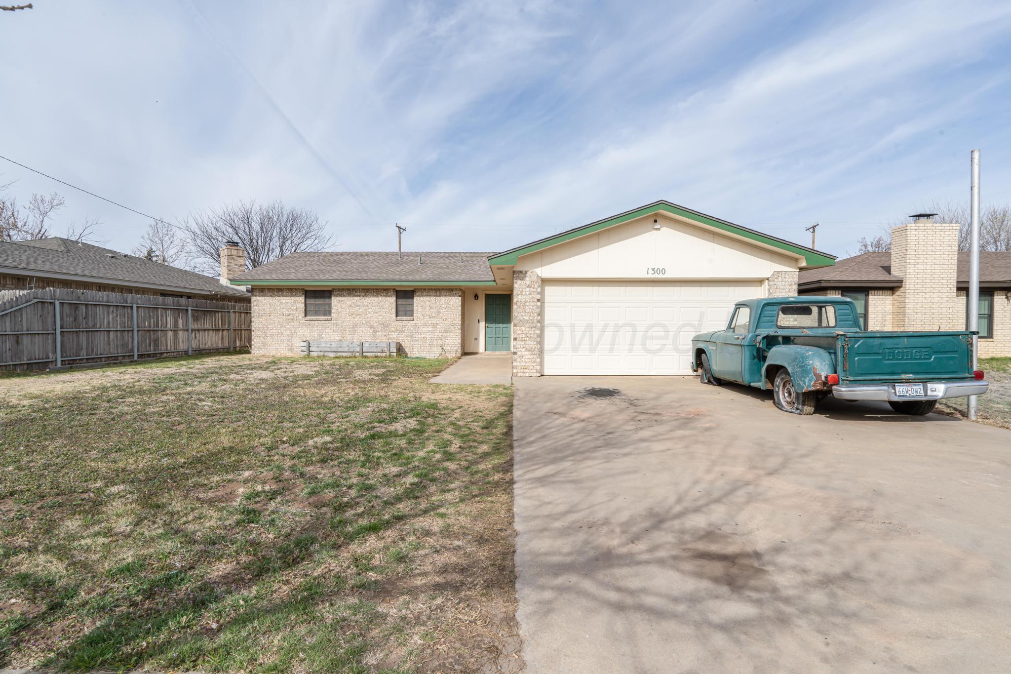 1300 Morton Avenue, Dumas, Texas image 1
