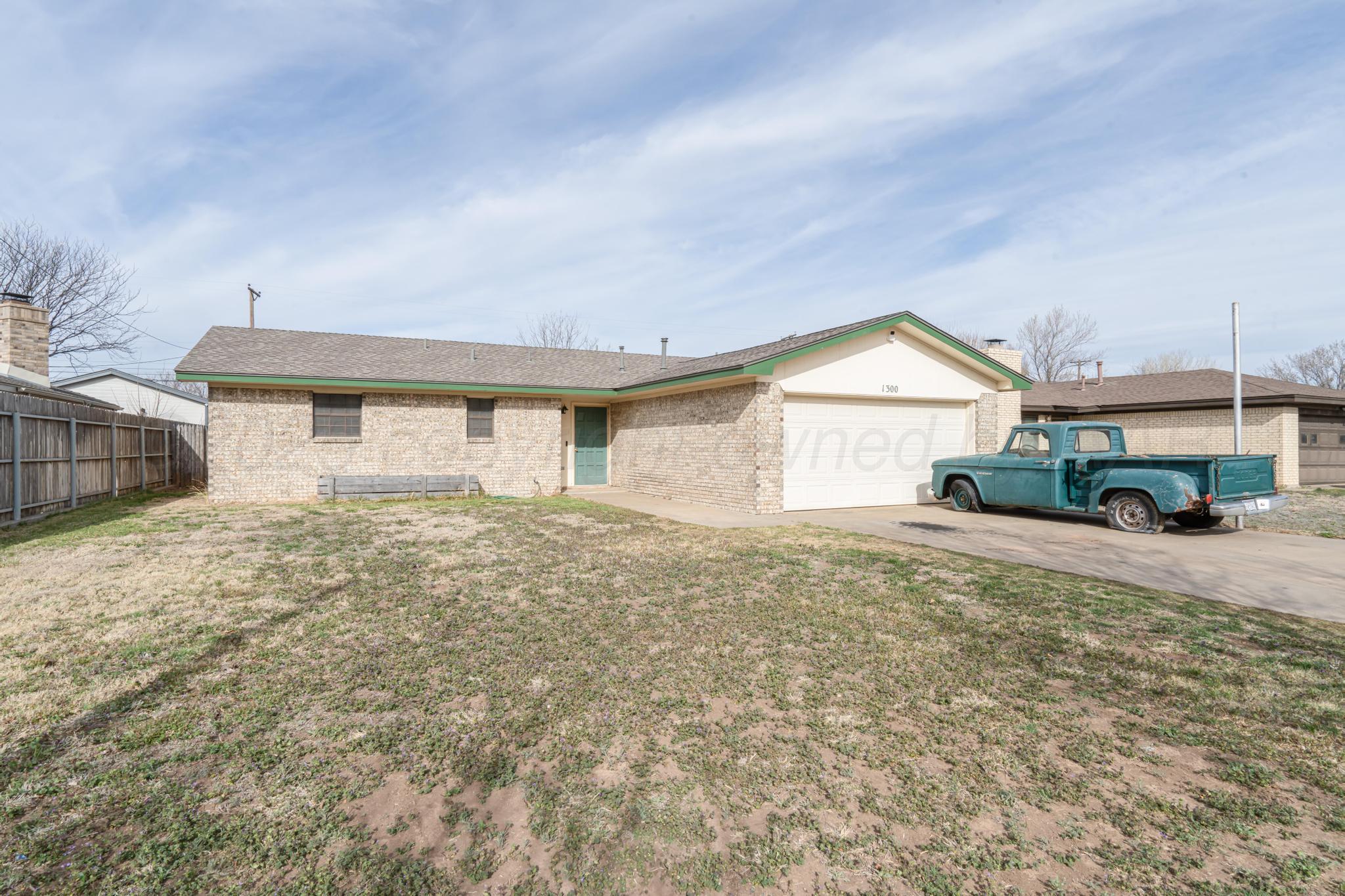 1300 Morton Avenue, Dumas, Texas image 2