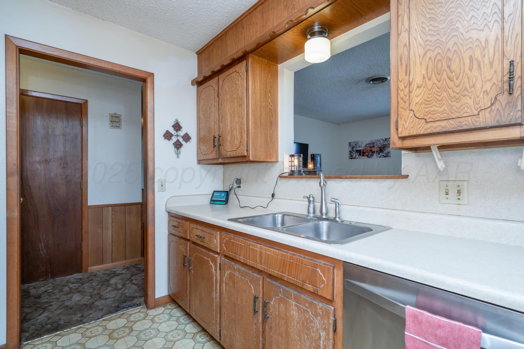 1300 Morton Avenue, Dumas, Texas image 6