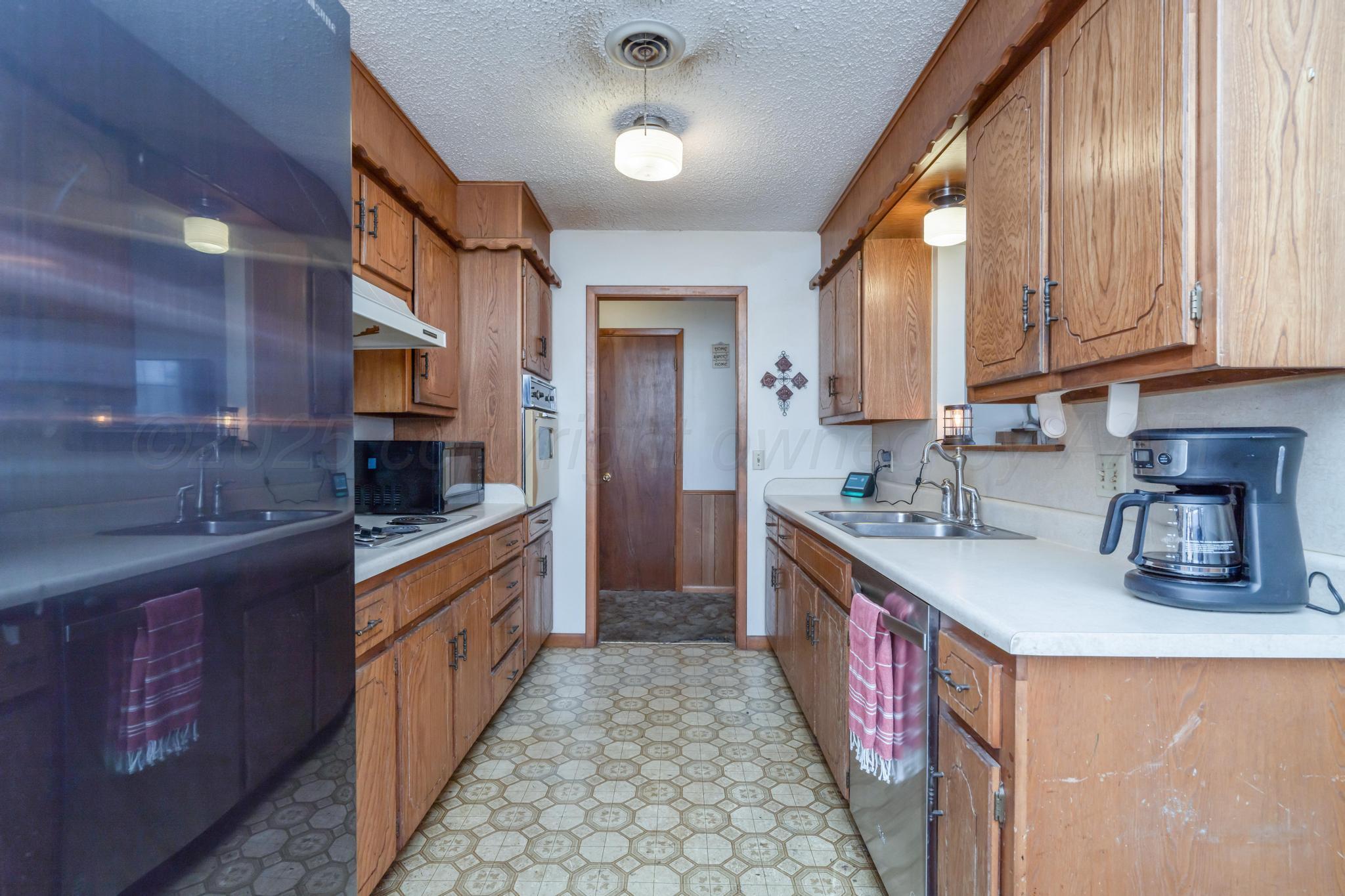1300 Morton Avenue, Dumas, Texas image 5