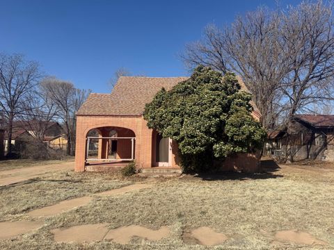 Homes For Sale - 317 N 13th Street<br/> Memphis, TX 79245