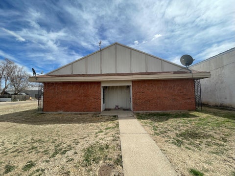Multifamily For Sale - 110 Broadway Avenue<br/> Carson County, Groom, TX 79039