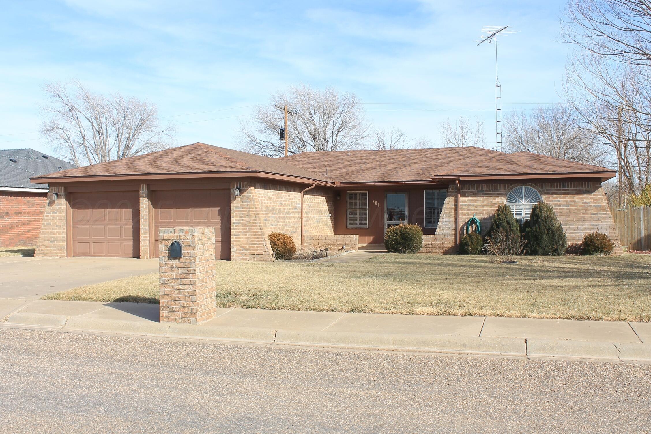 208 N Kingwood Street, Hereford, Texas image 1