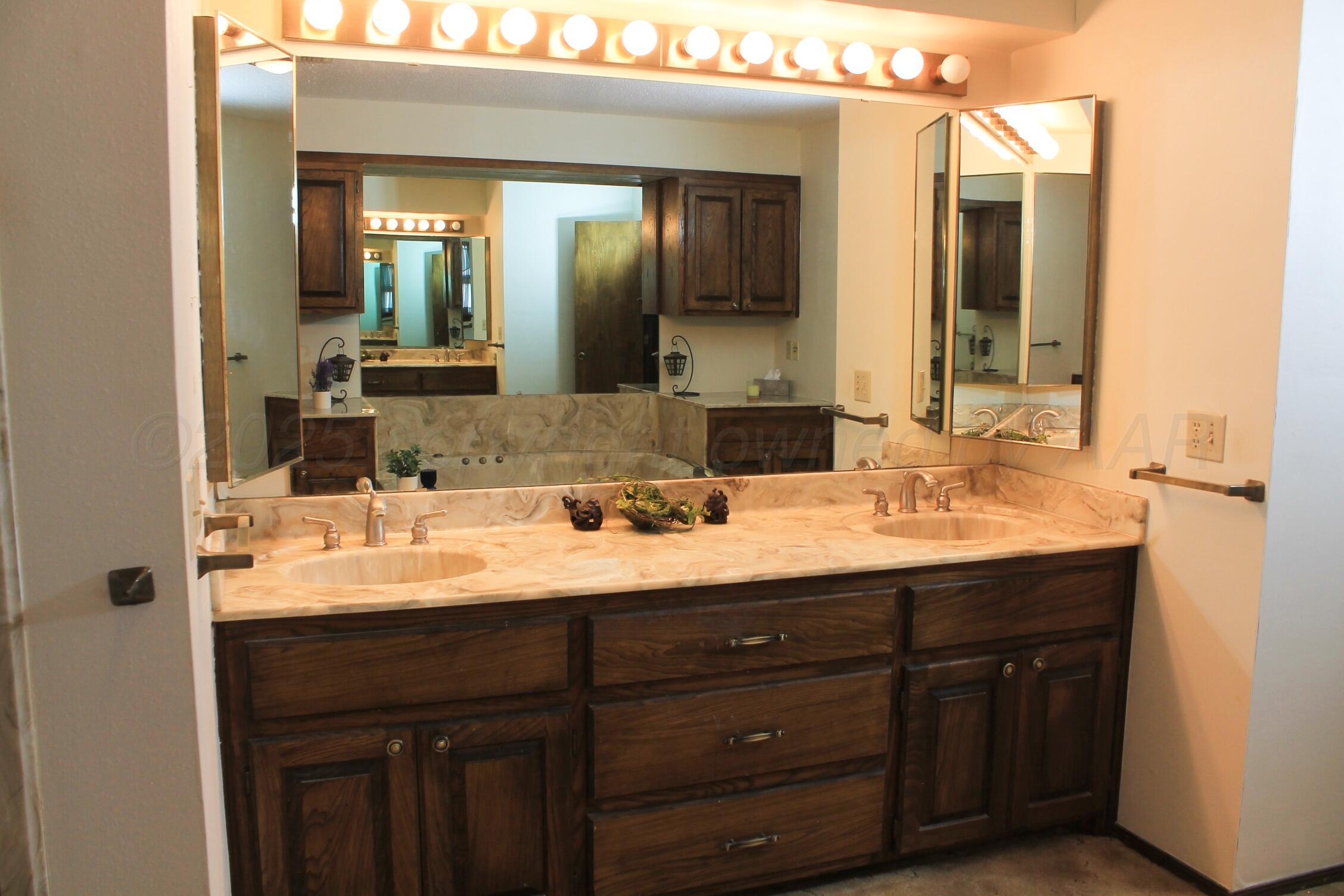 208 N Kingwood Street, Hereford, Texas image 11