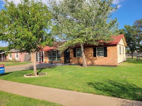 Homes For Sale - 1031 Sunrise Drive<br/> Amarillo, TX 79104