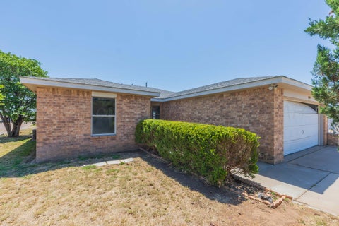 Homes For Sale - 620 N Meredith Avenue<br/> Dumas, TX 79029