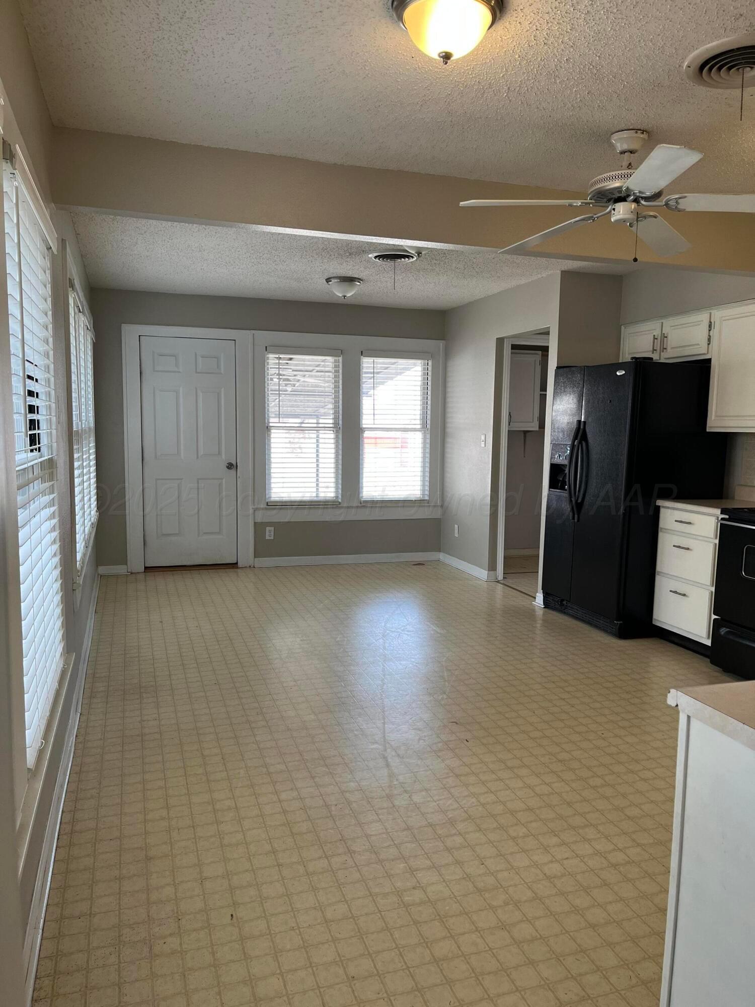 904 Ave I, Childress, Texas image 5