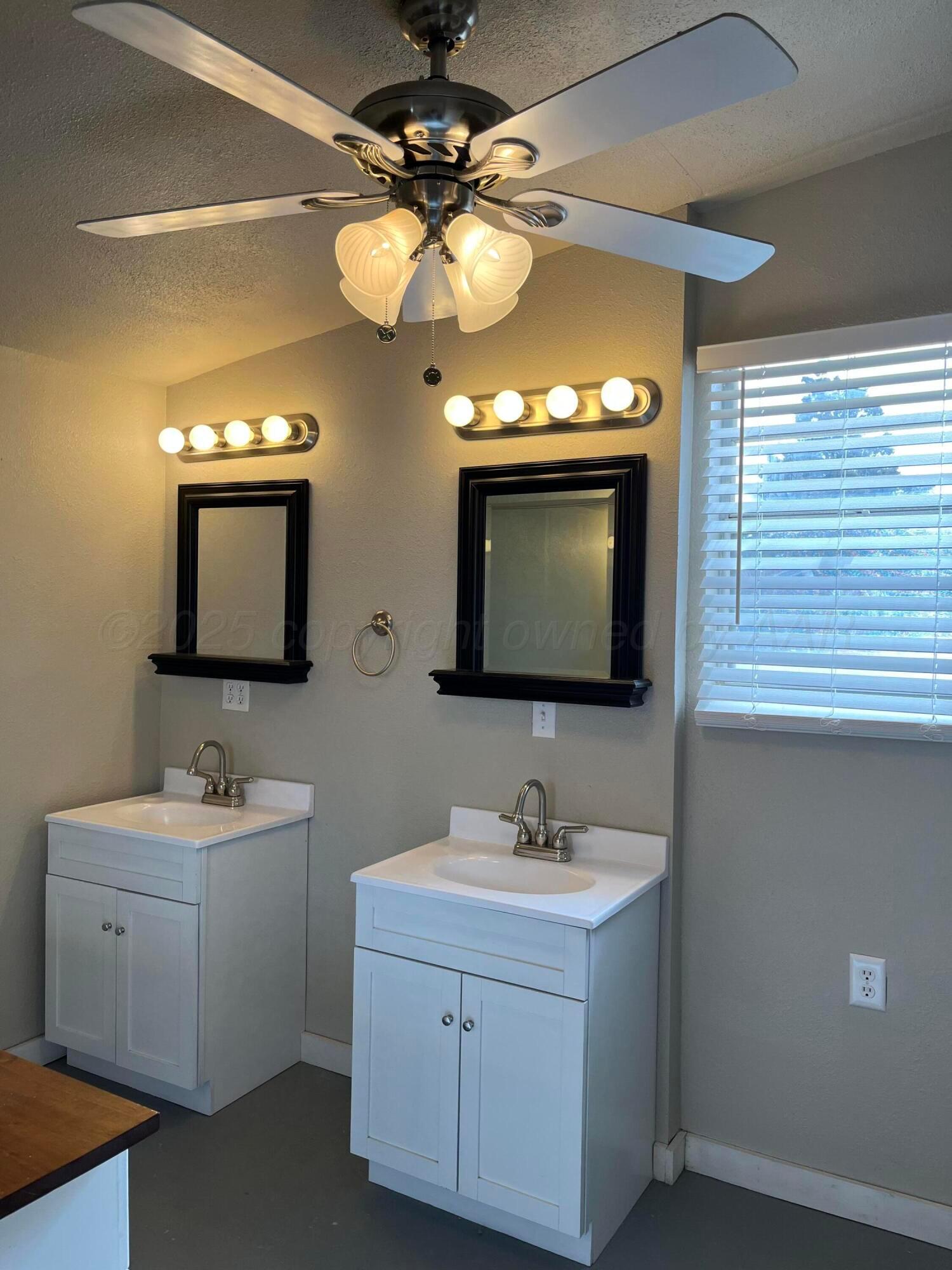 904 Ave I, Childress, Texas image 16