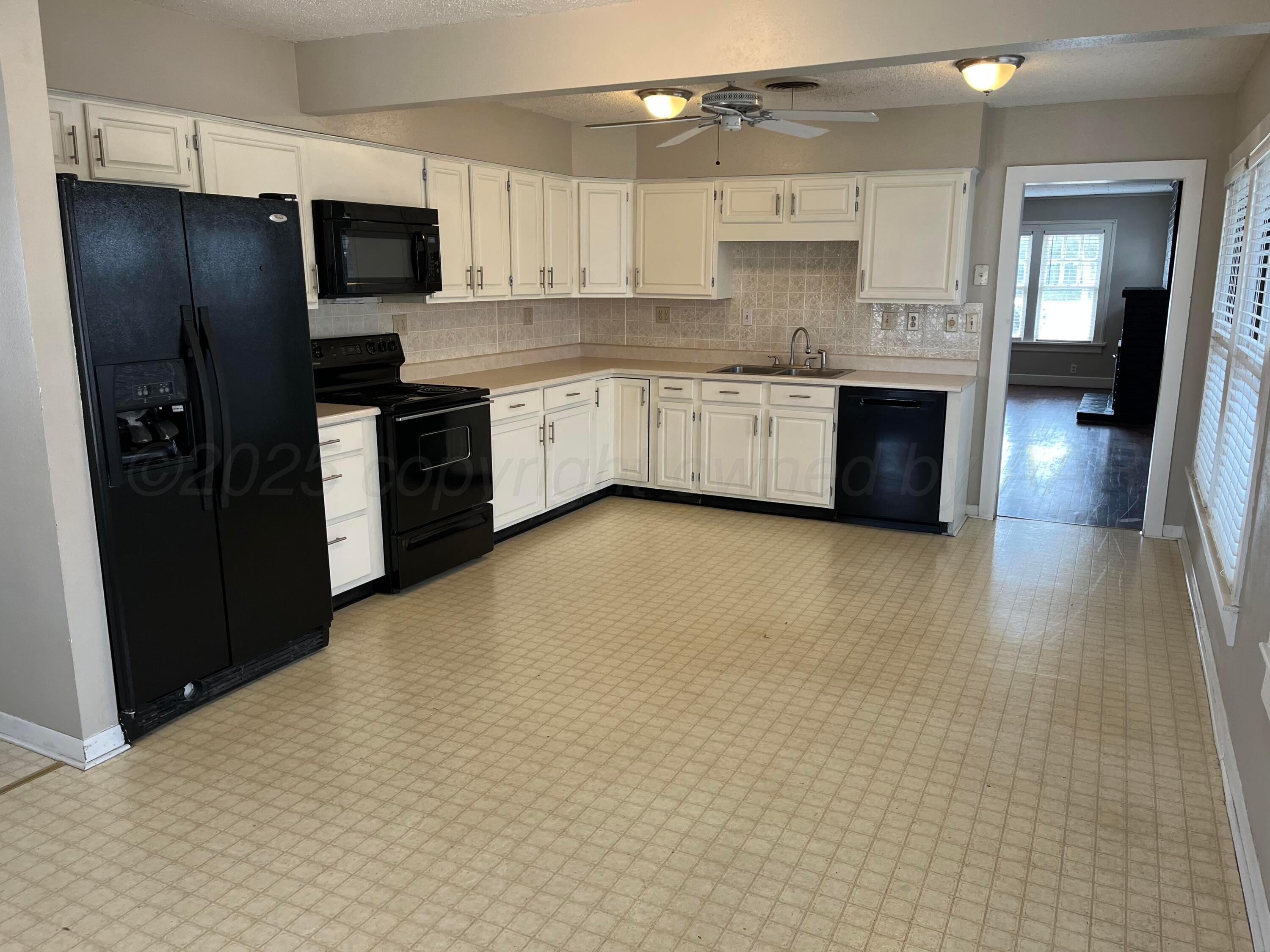 904 Ave I, Childress, Texas image 6