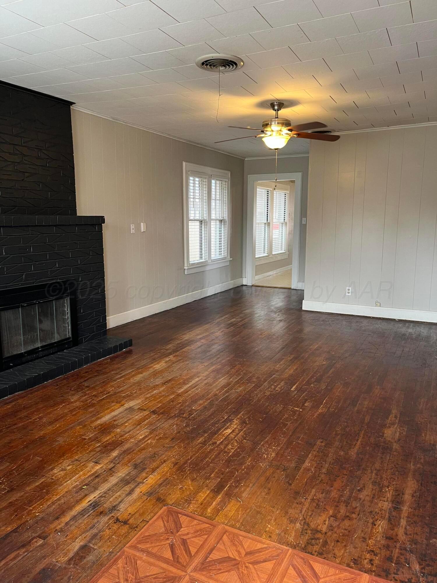 904 Ave I, Childress, Texas image 3
