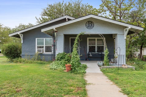 Homes For Sale - 710 Goodnight Street<br/> Clarendon, TX 79226