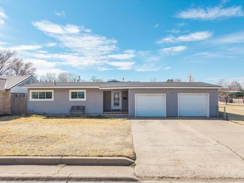 Homes For Sale - 1104 S Maddox Avenue<br/> Dumas, TX 79029