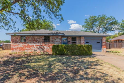 Homes For Sale - 813 S Houston Street<br/> Shamrock, TX 79079