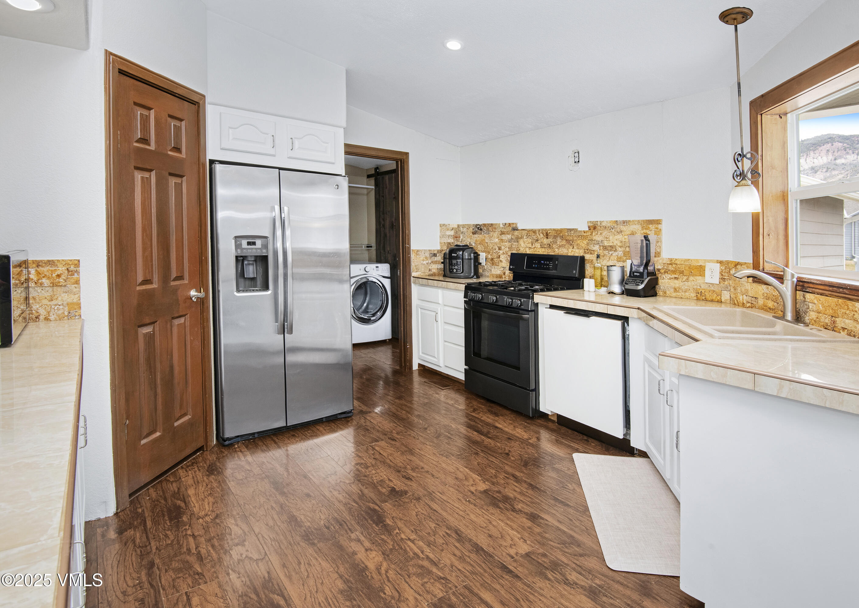 Dotsero, Colorado 81637, United States, 4 Bedrooms Bedrooms, ,3 BathroomsBathrooms,Residential,Active,116776