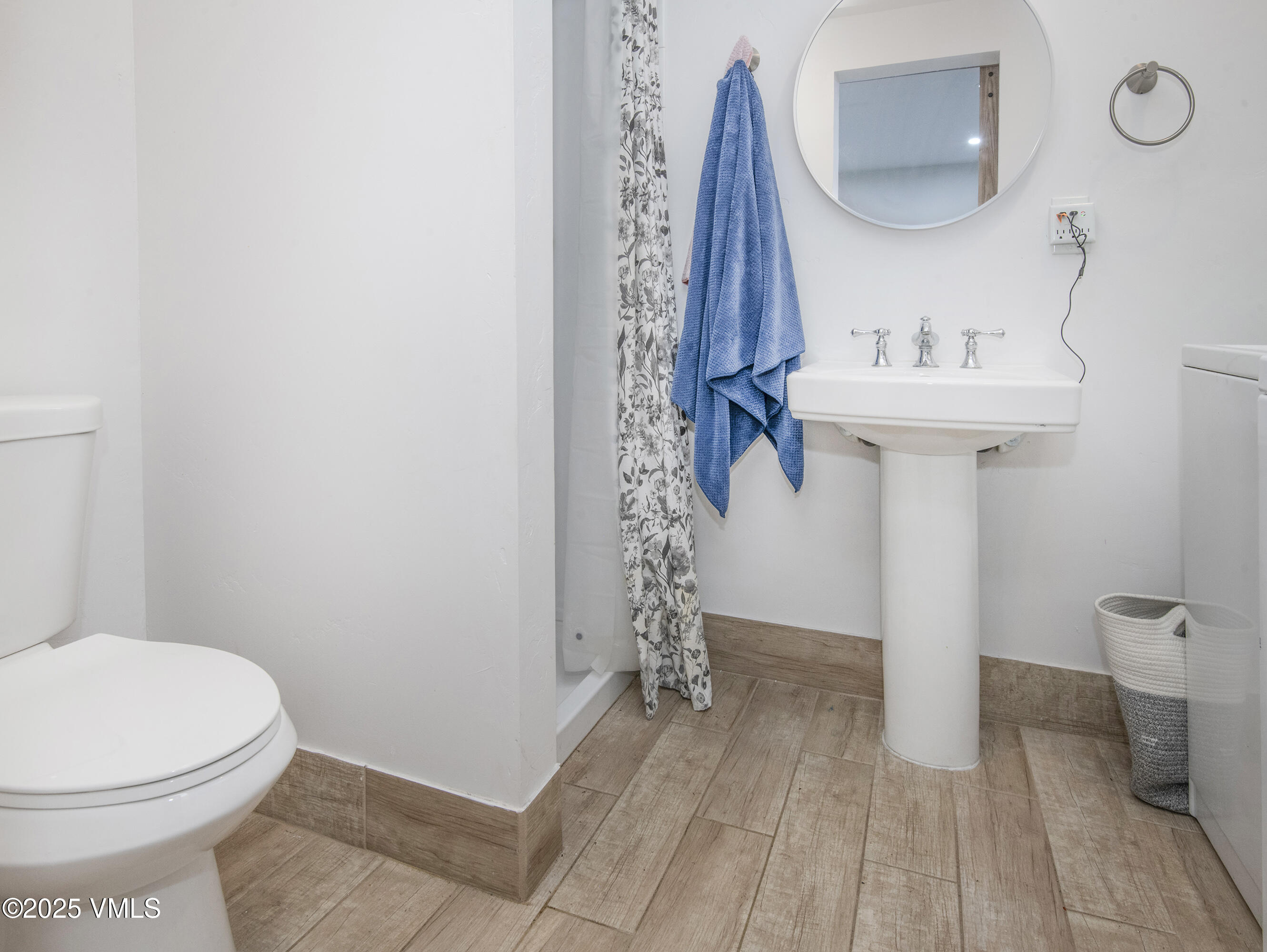 Dotsero, Colorado 81637, United States, 4 Bedrooms Bedrooms, ,3 BathroomsBathrooms,Residential,Active,116776