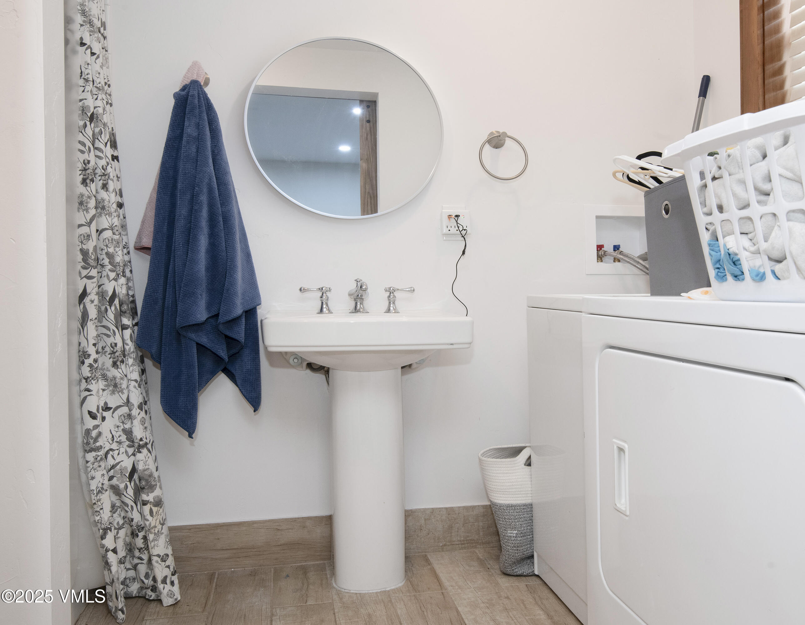 Dotsero, Colorado 81637, United States, 4 Bedrooms Bedrooms, ,3 BathroomsBathrooms,Residential,Active,116776