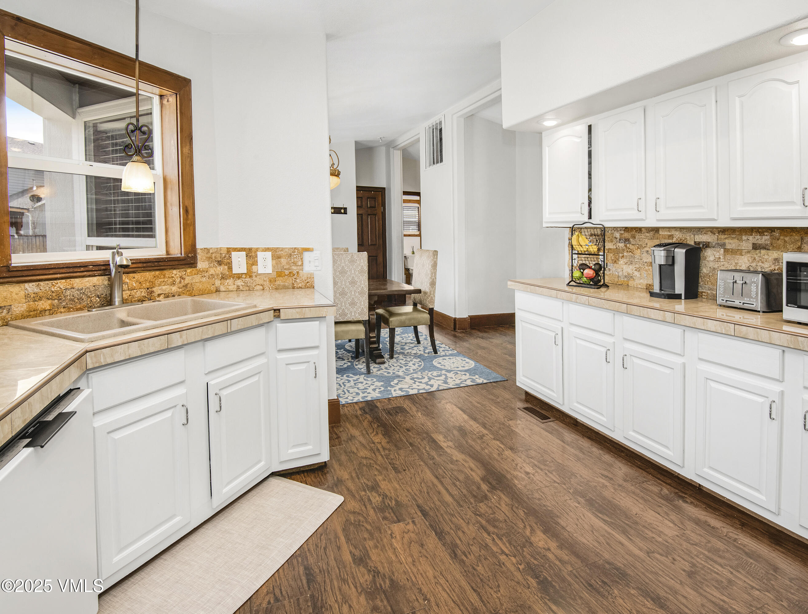 Dotsero, Colorado 81637, United States, 4 Bedrooms Bedrooms, ,3 BathroomsBathrooms,Residential,Active,116776