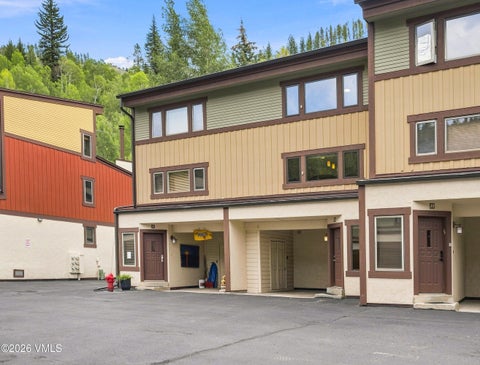 Photo of 2550 Kinnikinnick RD #UNIT J2, Vail, CO 81657 (MLS # 1015066)