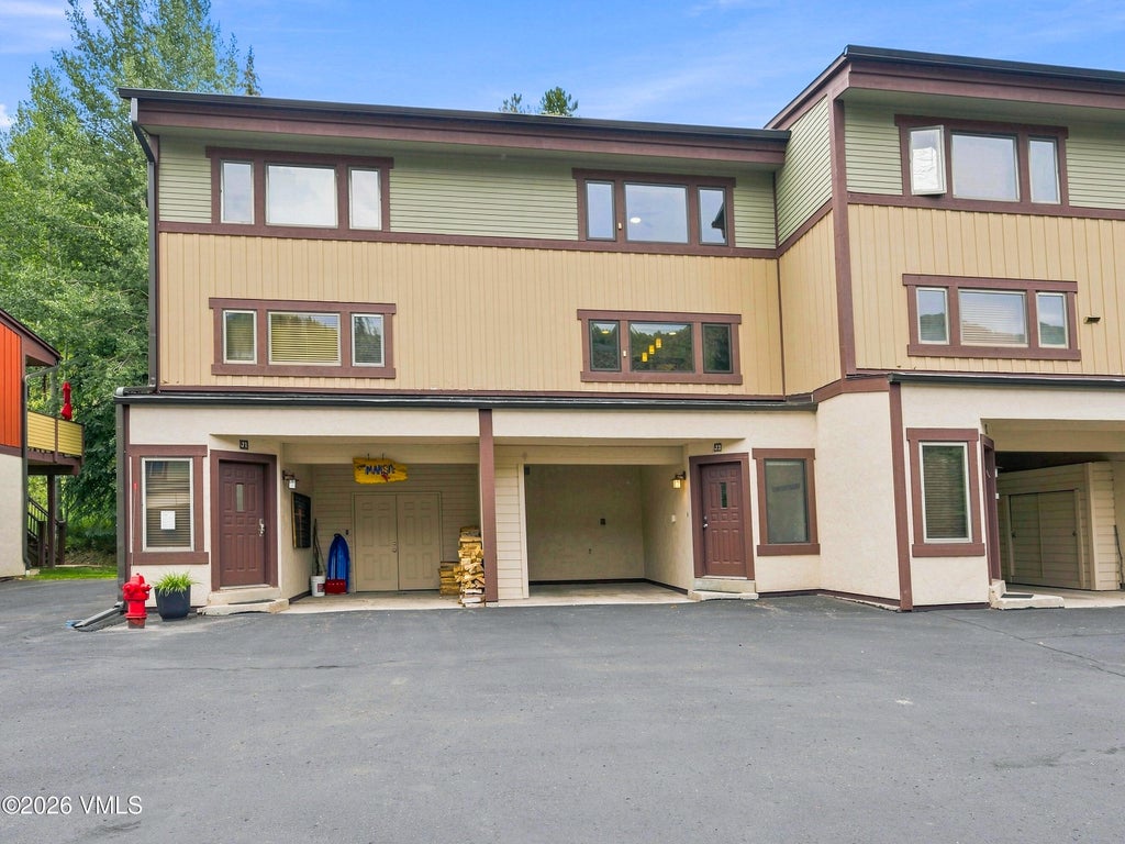 Photo of 2550 Kinnikinnick RD #UNIT J2, Vail, CO 81657 (MLS # 1015066)