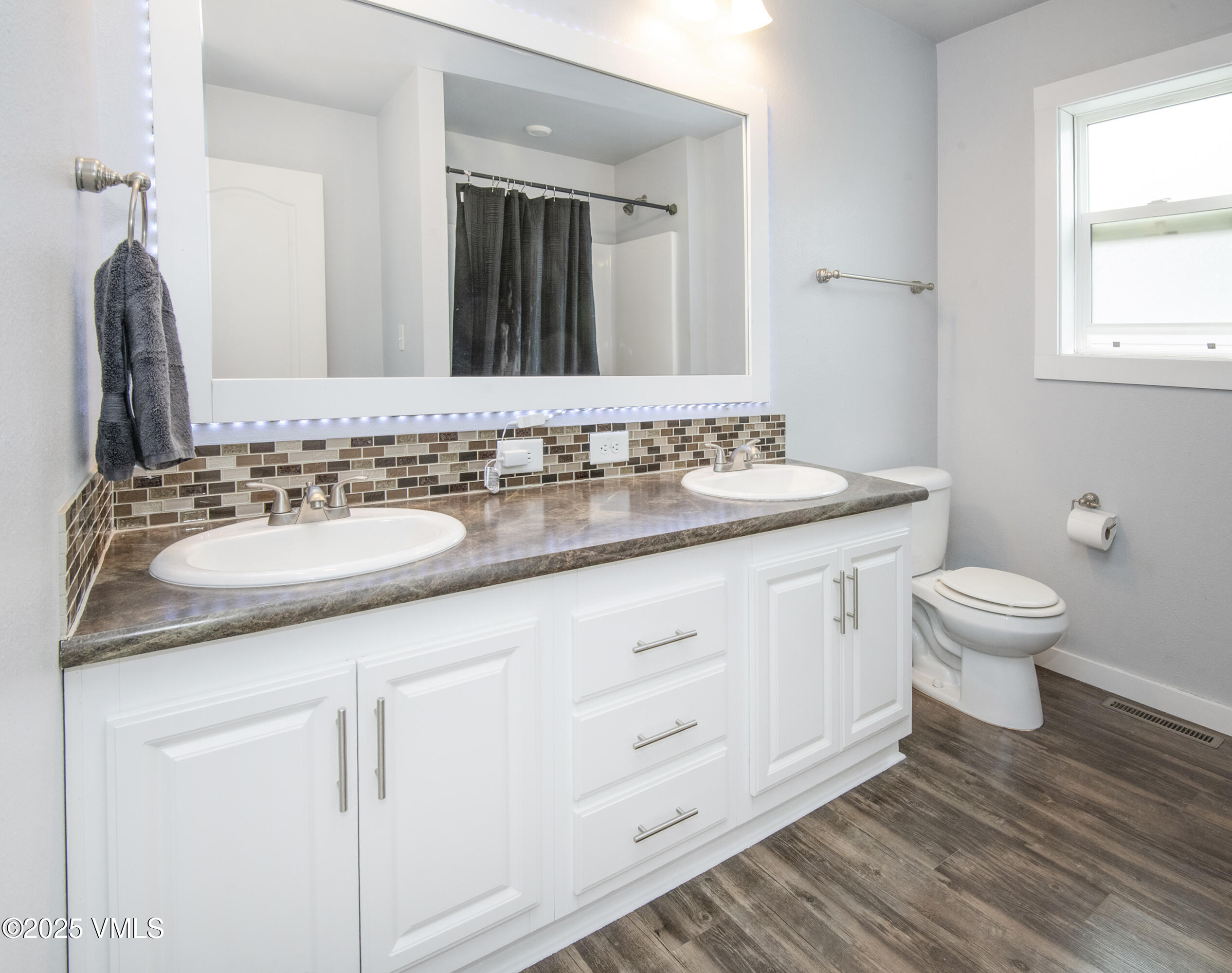 Gypsum, Colorado 81637, United States, 3 Bedrooms Bedrooms, ,3 BathroomsBathrooms,Residential,Active,233210