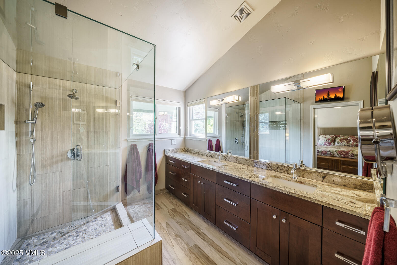 Edwards, Colorado 81632, United States, 5 Bedrooms Bedrooms, ,4 BathroomsBathrooms,Residential,Active,196155