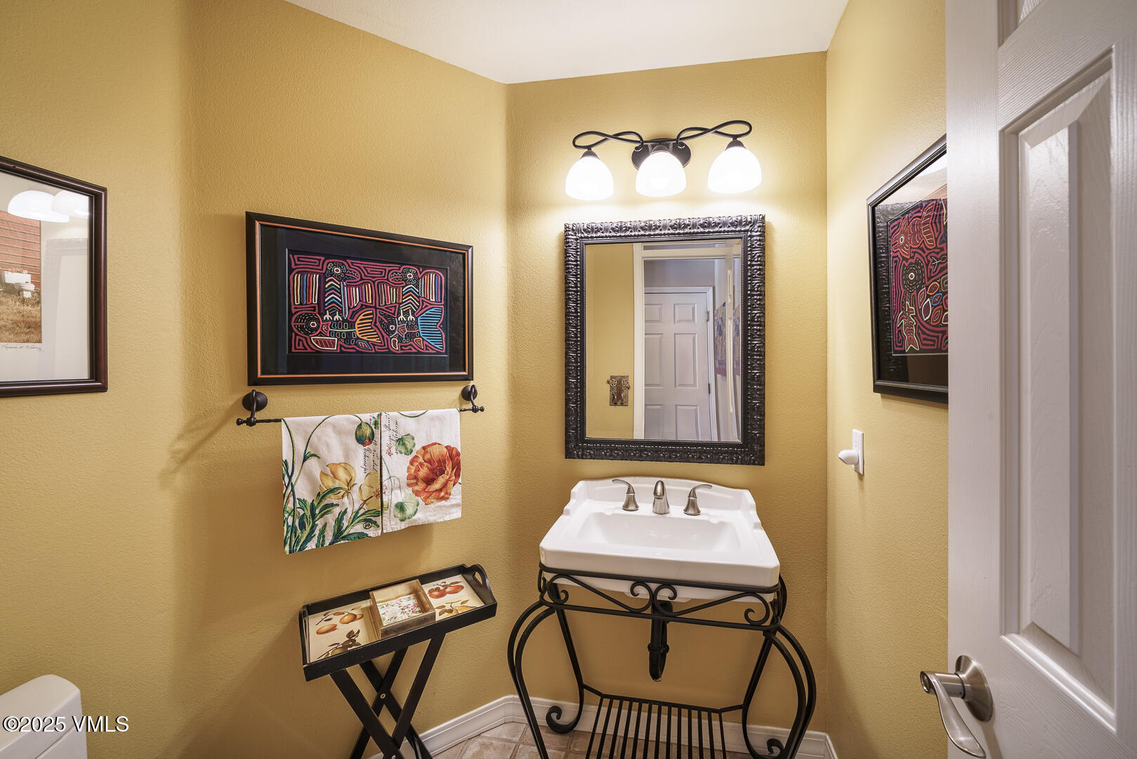 Edwards, Colorado 81632, United States, 5 Bedrooms Bedrooms, ,4 BathroomsBathrooms,Residential,Active,196155