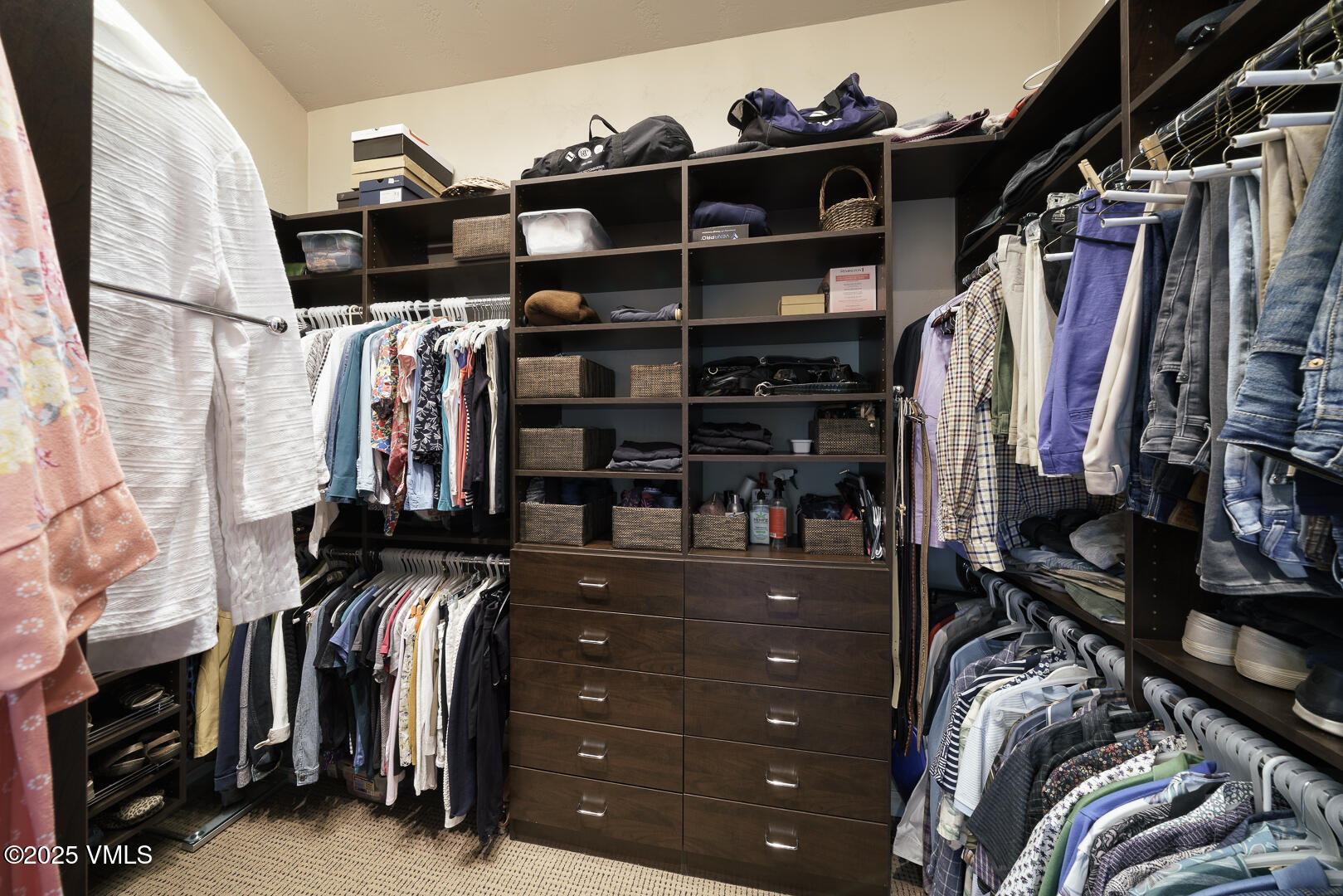 Edwards, Colorado 81632, United States, 5 Bedrooms Bedrooms, ,4 BathroomsBathrooms,Residential,Active,196155