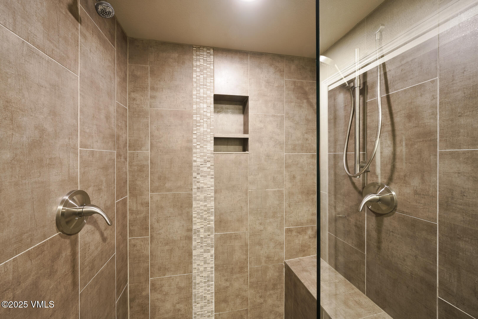 Edwards, Colorado 81632, United States, 5 Bedrooms Bedrooms, ,4 BathroomsBathrooms,Residential,Active,196155