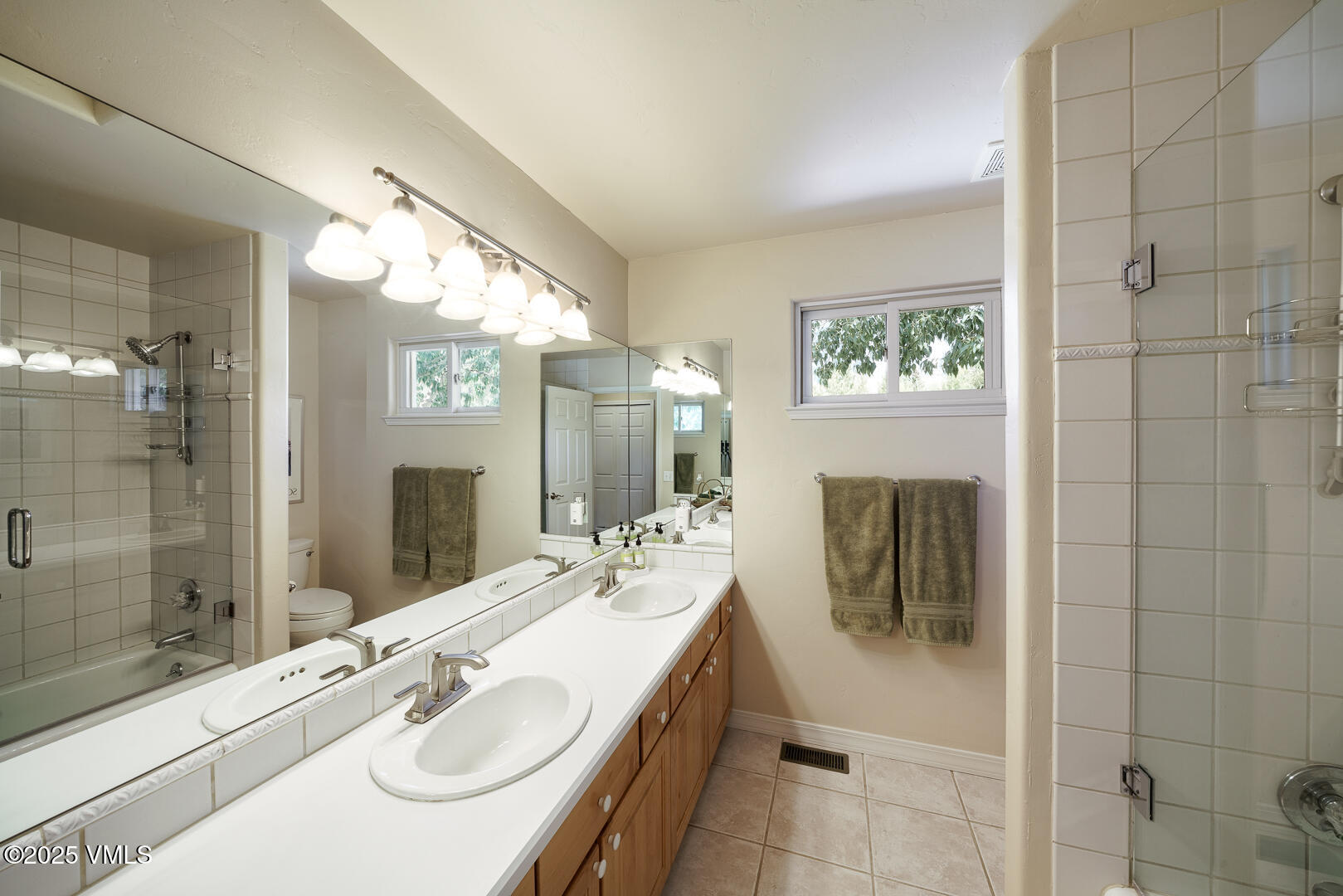 Edwards, Colorado 81632, United States, 5 Bedrooms Bedrooms, ,4 BathroomsBathrooms,Residential,Active,196155