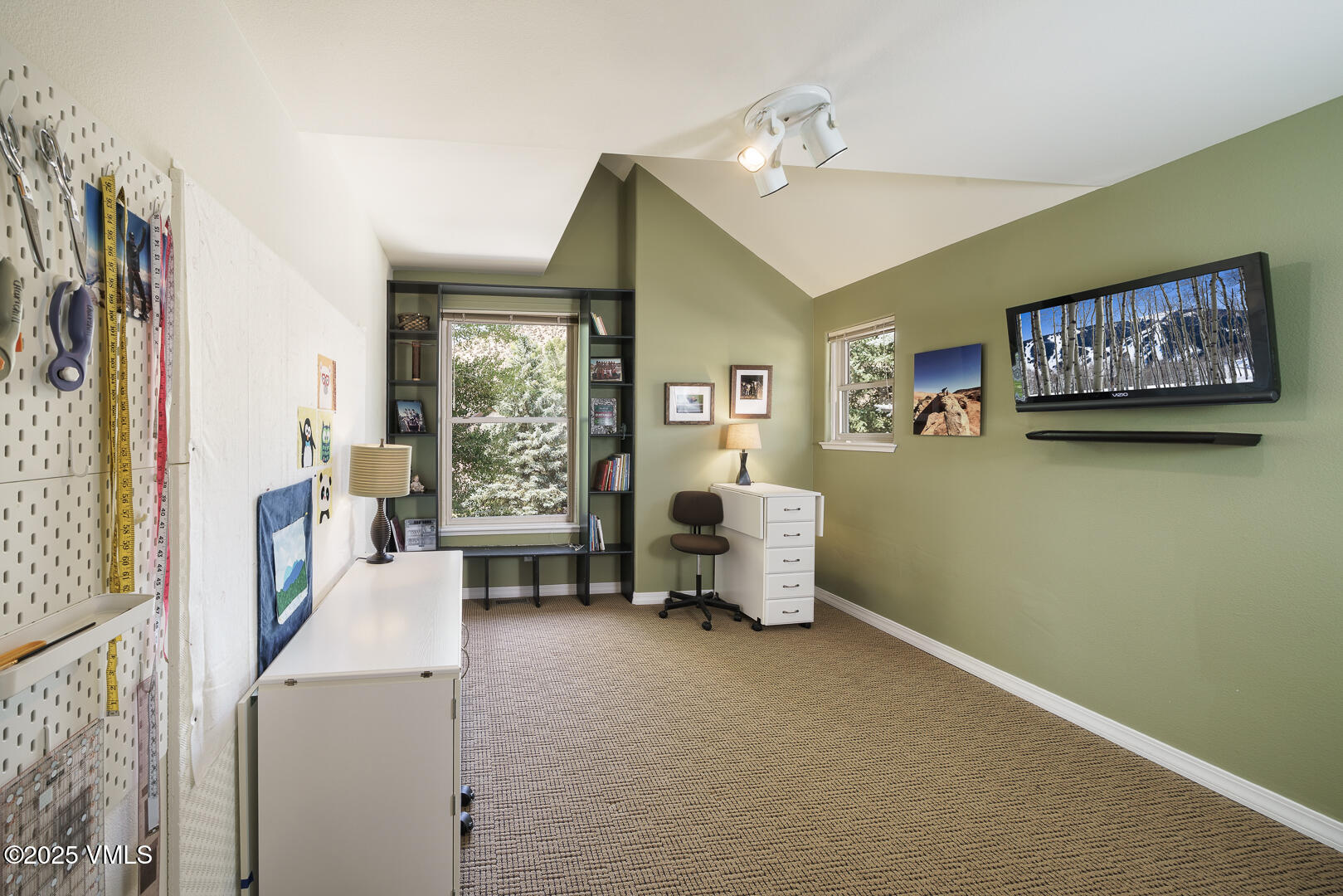 Edwards, Colorado 81632, United States, 5 Bedrooms Bedrooms, ,4 BathroomsBathrooms,Residential,Active,196155