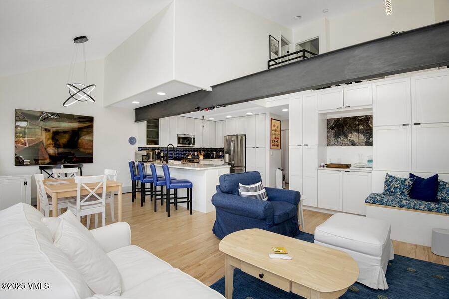 Edwards, Colorado 81632, United States, 4 Bedrooms Bedrooms, ,4 BathroomsBathrooms,Residential,Pending,187434