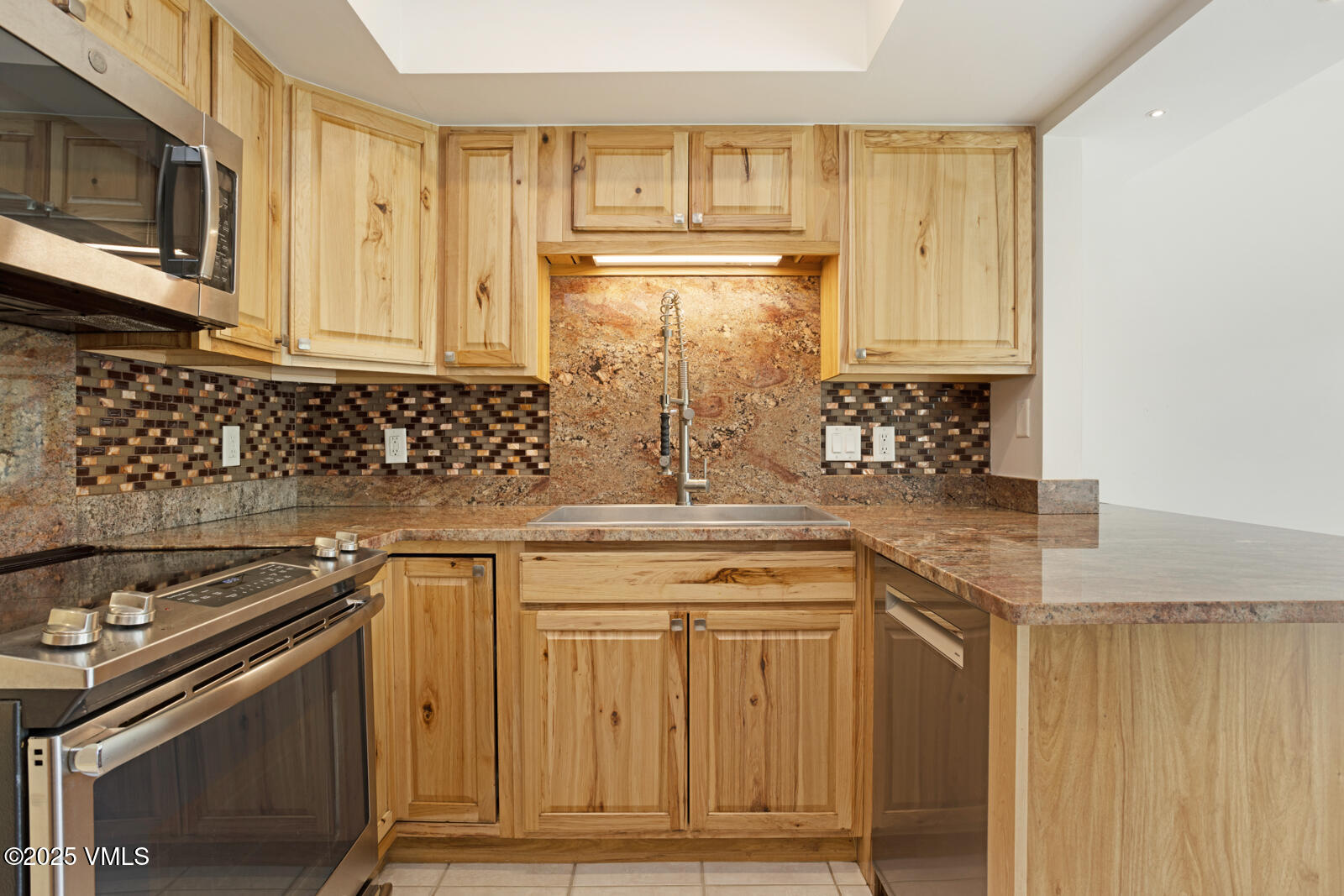 Avon, Colorado 81620, United States, 3 Bedrooms Bedrooms, ,3 BathroomsBathrooms,Residential,Pending,209991