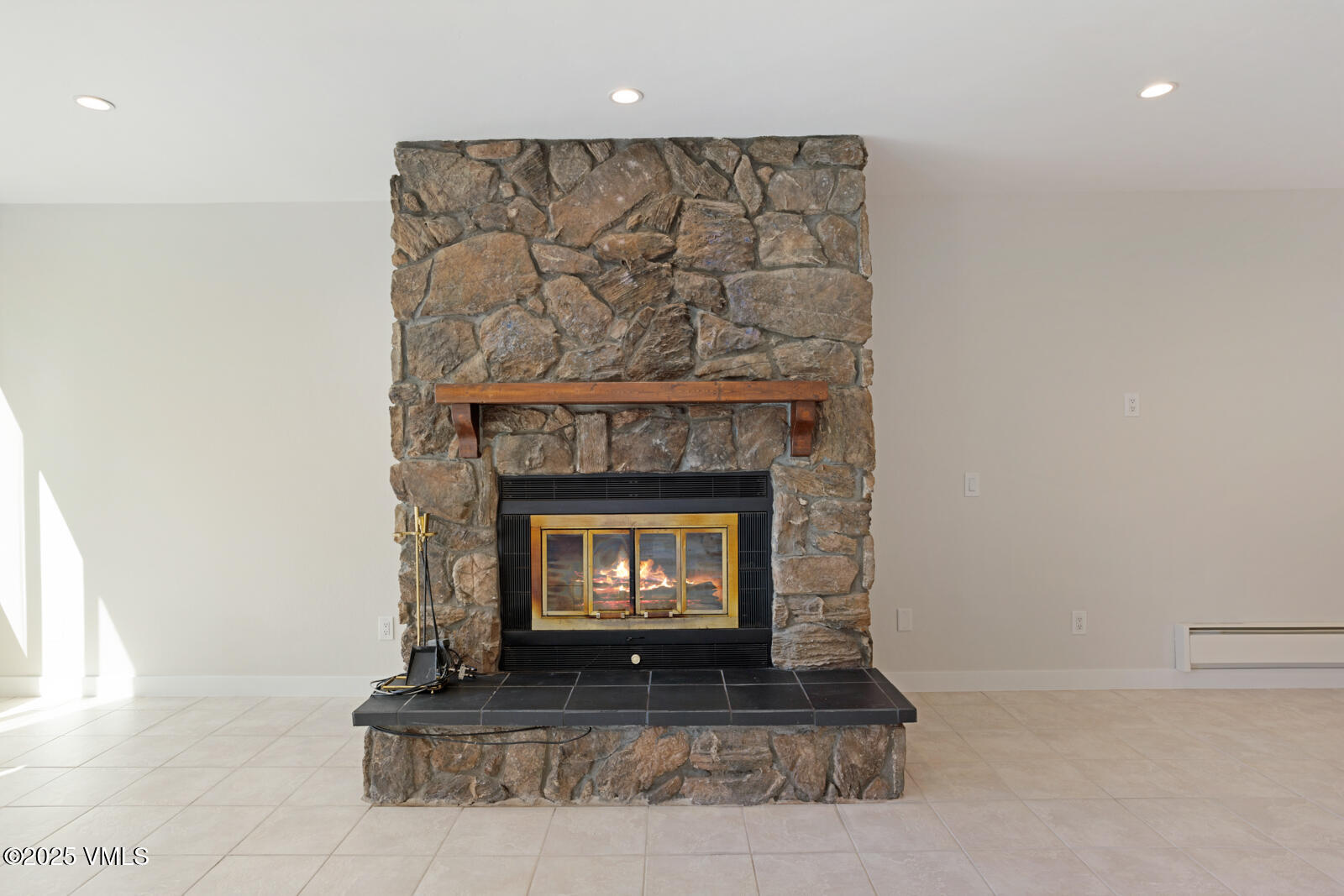 Avon, Colorado 81620, United States, 3 Bedrooms Bedrooms, ,3 BathroomsBathrooms,Residential,Pending,209991