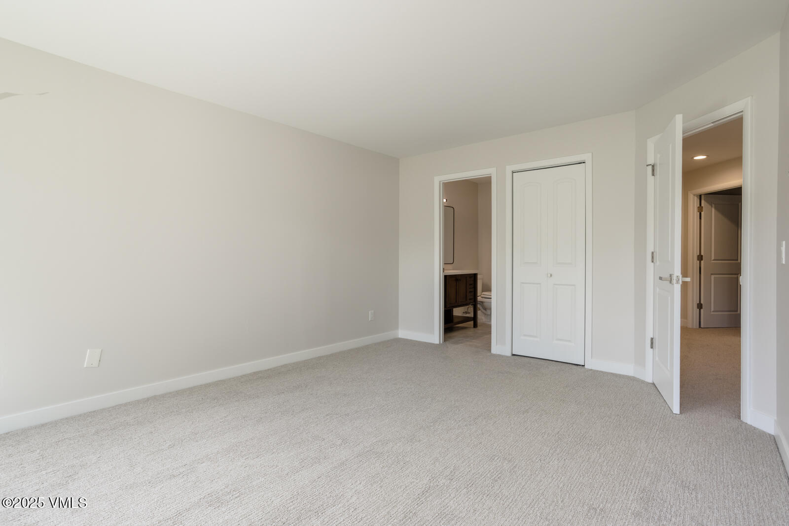 Avon, Colorado 81620, United States, 3 Bedrooms Bedrooms, ,3 BathroomsBathrooms,Residential,Pending,209991