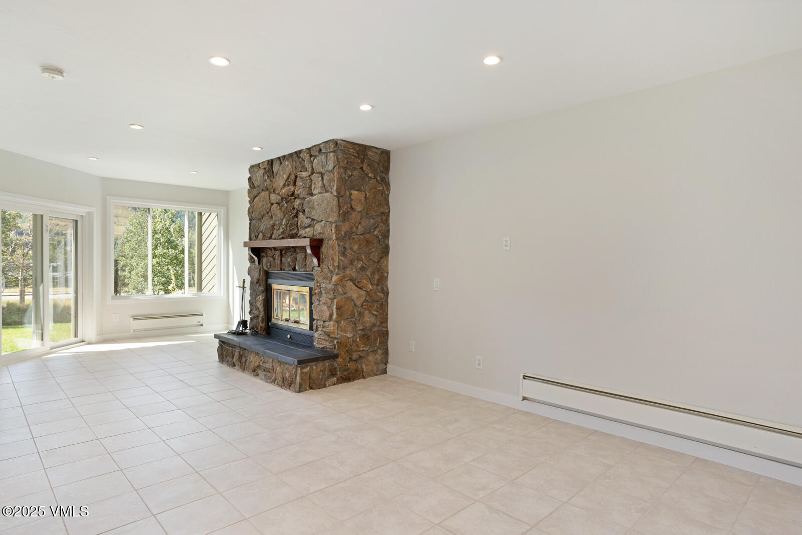 Avon, Colorado 81620, United States, 3 Bedrooms Bedrooms, ,3 BathroomsBathrooms,Residential,Pending,209991