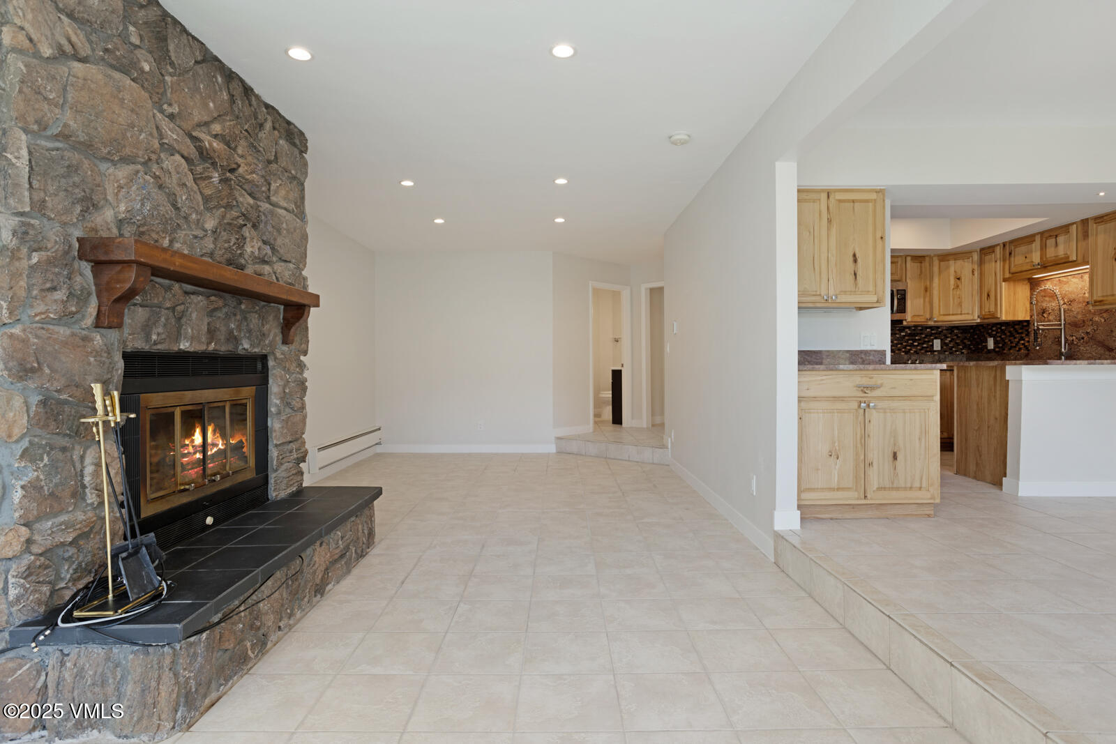 Avon, Colorado 81620, United States, 3 Bedrooms Bedrooms, ,3 BathroomsBathrooms,Residential,Pending,209991