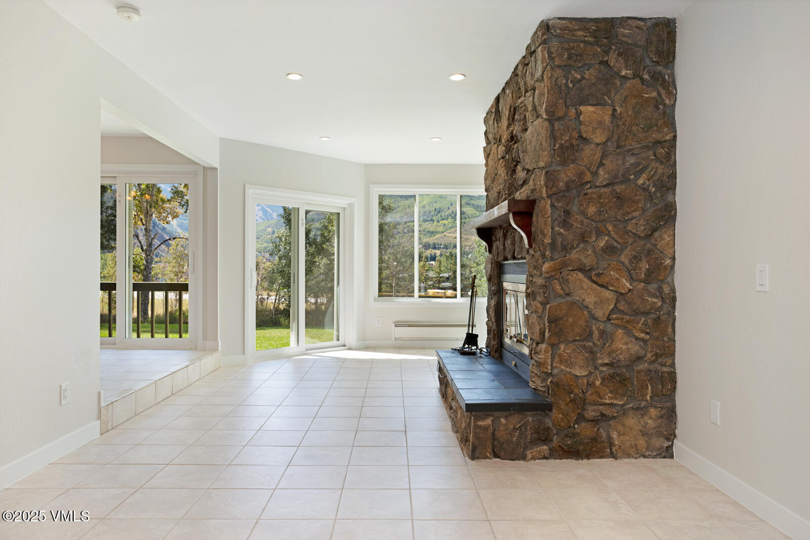 Avon, Colorado 81620, United States, 3 Bedrooms Bedrooms, ,3 BathroomsBathrooms,Residential,Pending,209991