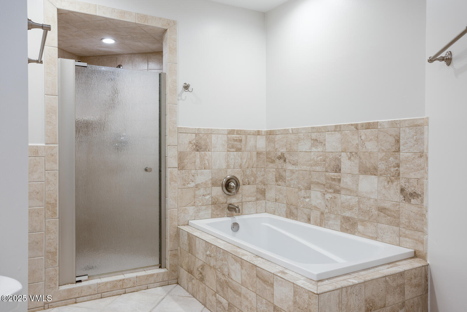 Avon, Colorado 81620, United States, 3 Bedrooms Bedrooms, ,3 BathroomsBathrooms,Residential,Pending,209991