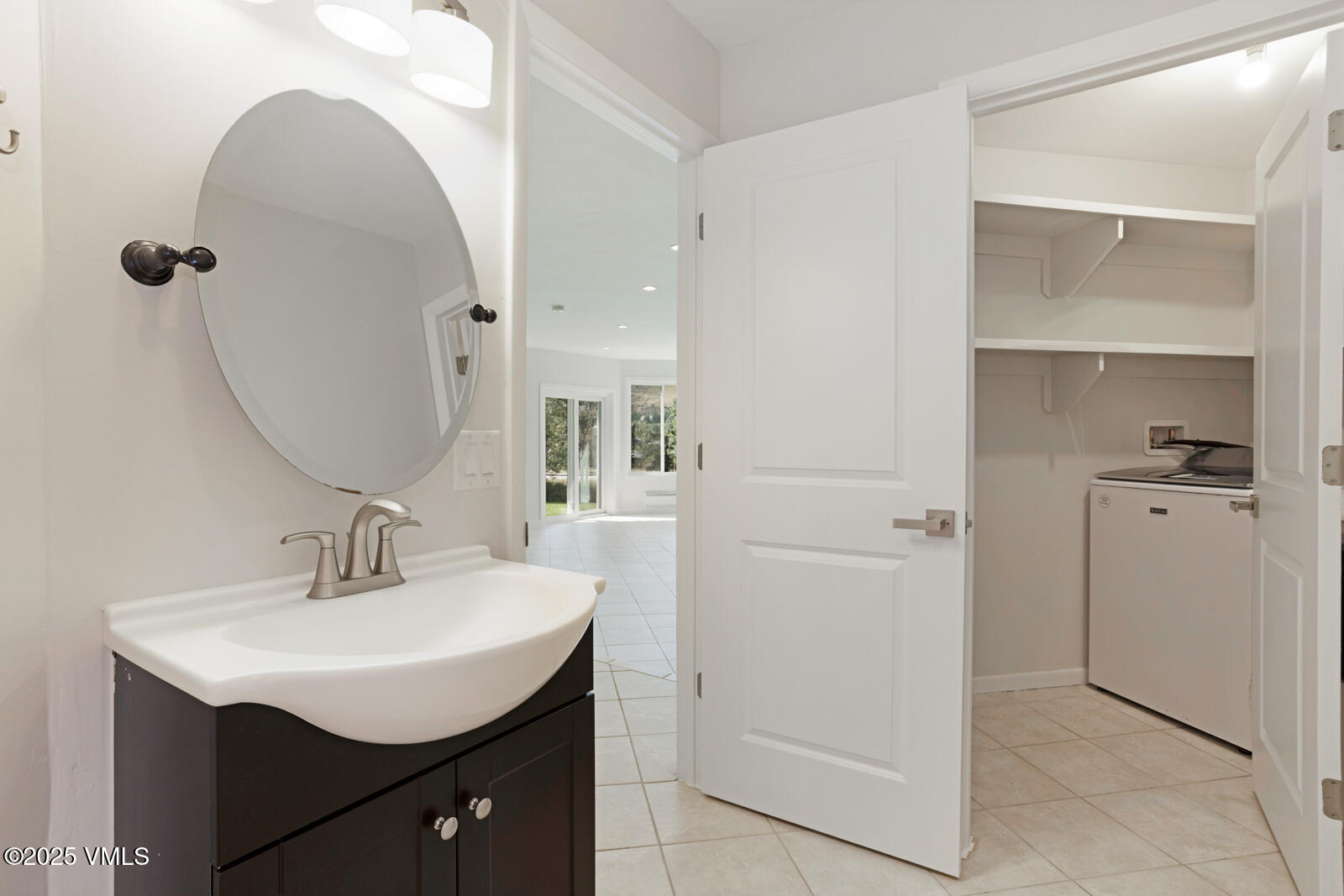 Avon, Colorado 81620, United States, 3 Bedrooms Bedrooms, ,3 BathroomsBathrooms,Residential,Pending,209991