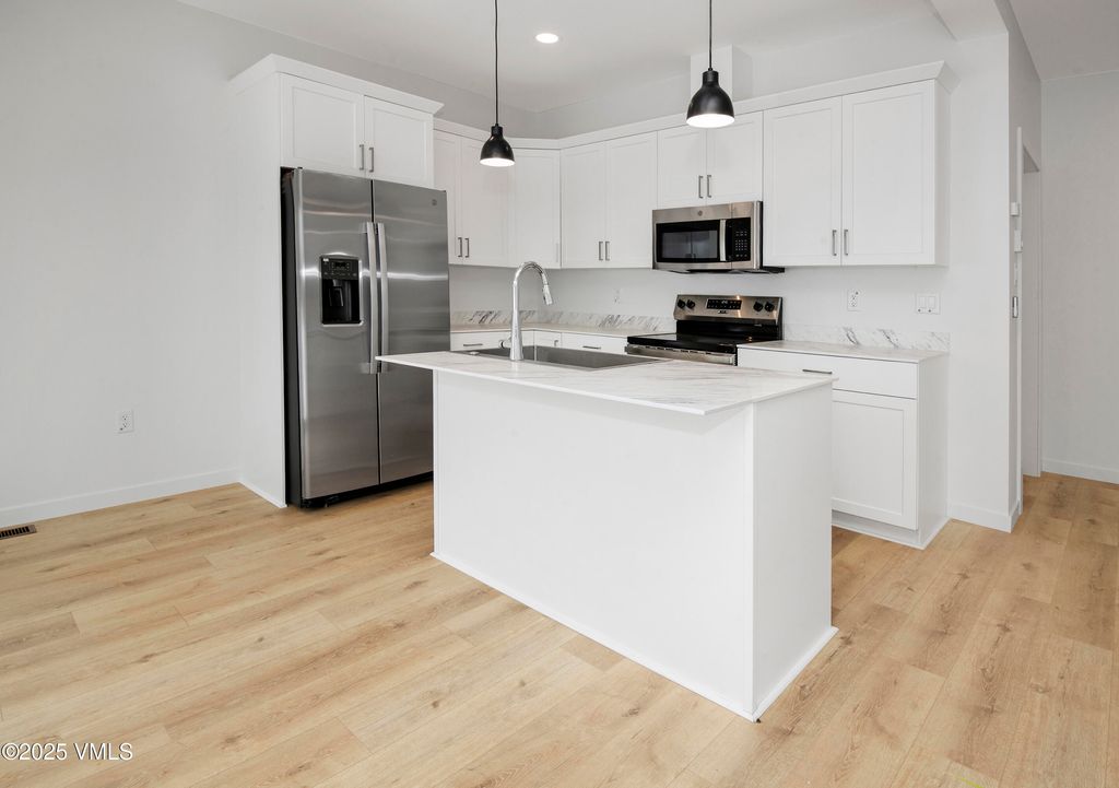 Photo of 100 Comanche Way, Gypsum, CO 81637 (MLS # 1013328)