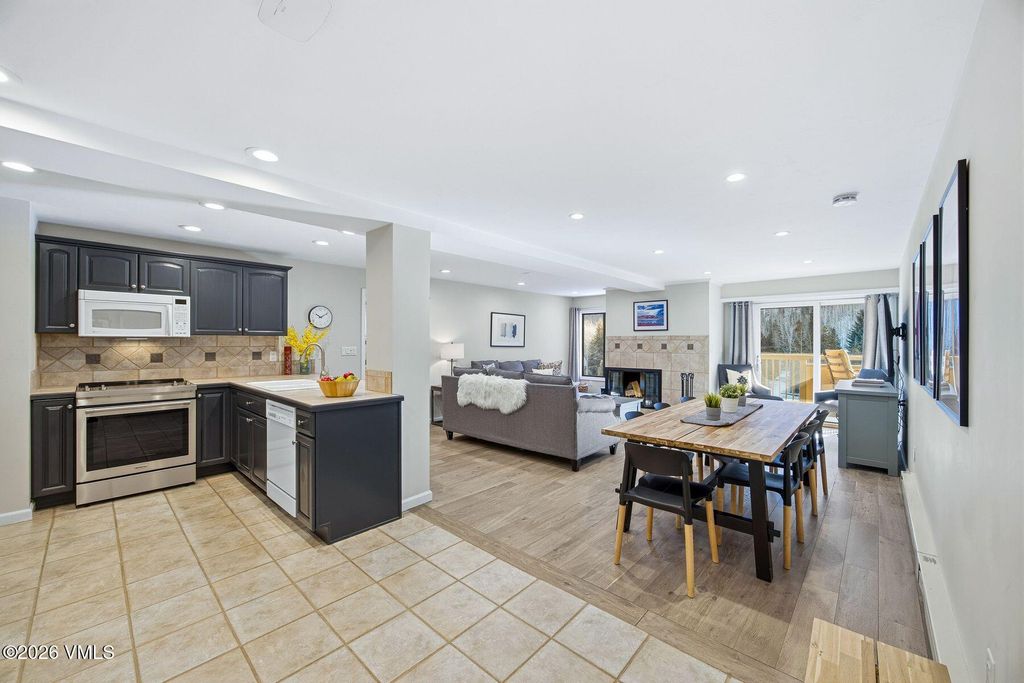 Photo of 1650 Fall Ridge Road #412, Vail, CO 81657 (MLS # 1013491)