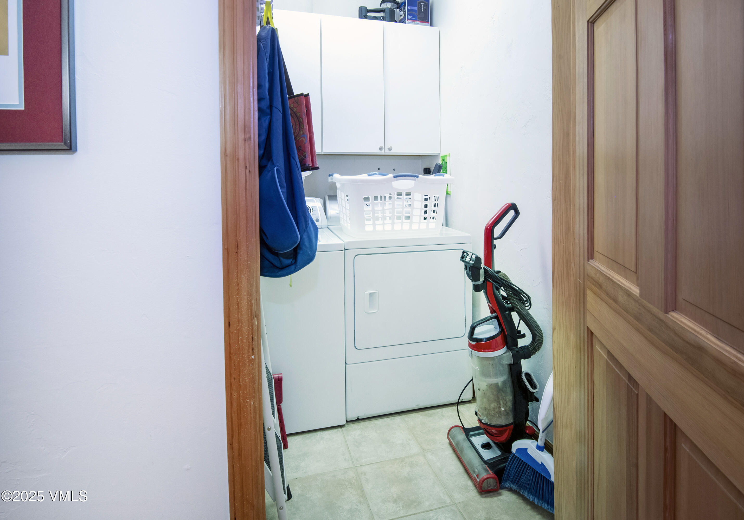 Vail, Colorado 81657, United States, 3 Bedrooms Bedrooms, ,4 BathroomsBathrooms,Residential,Pending,138992