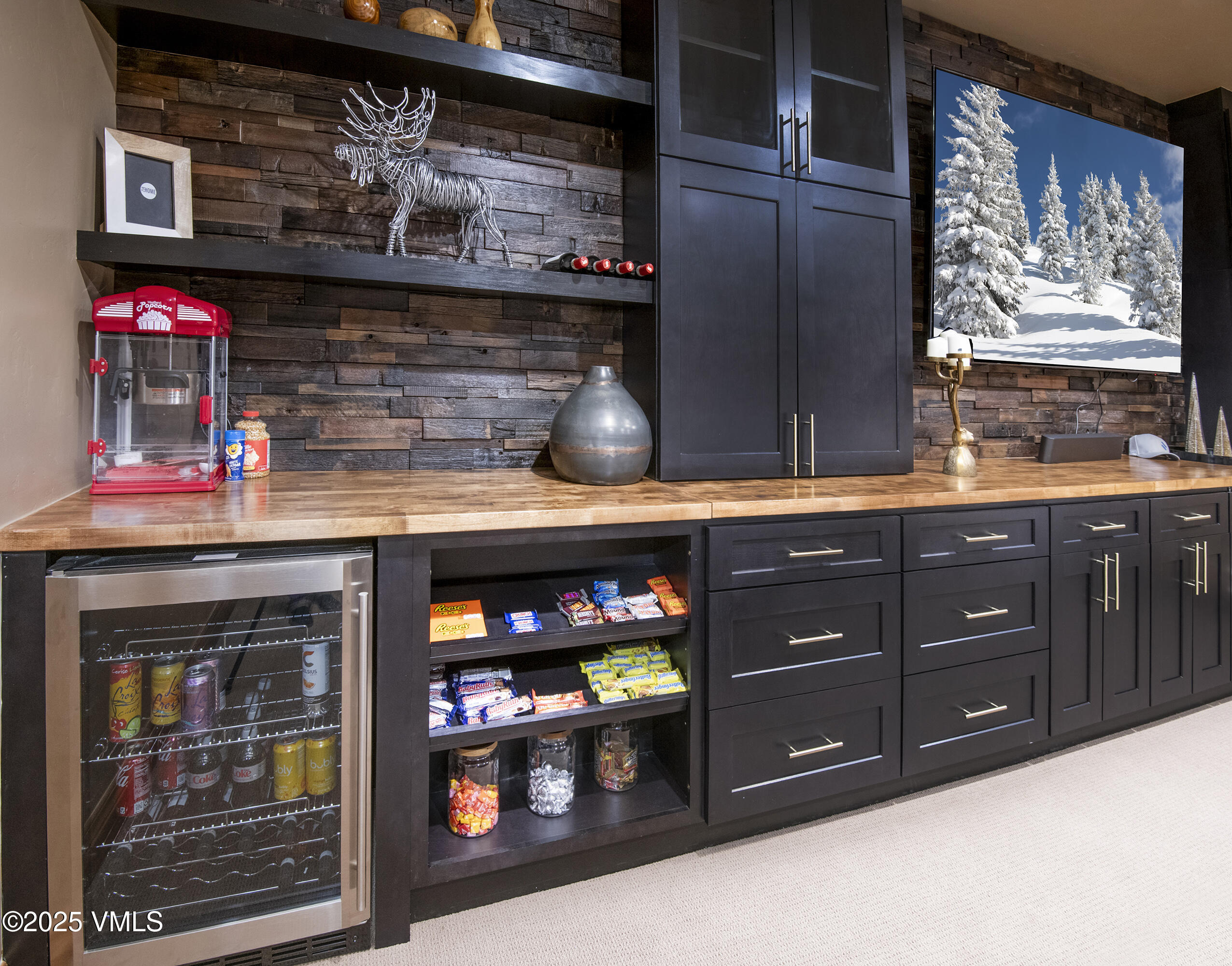 Avon, Colorado 81620, United States, 5 Bedrooms Bedrooms, ,6 BathroomsBathrooms,Residential,Active,7472