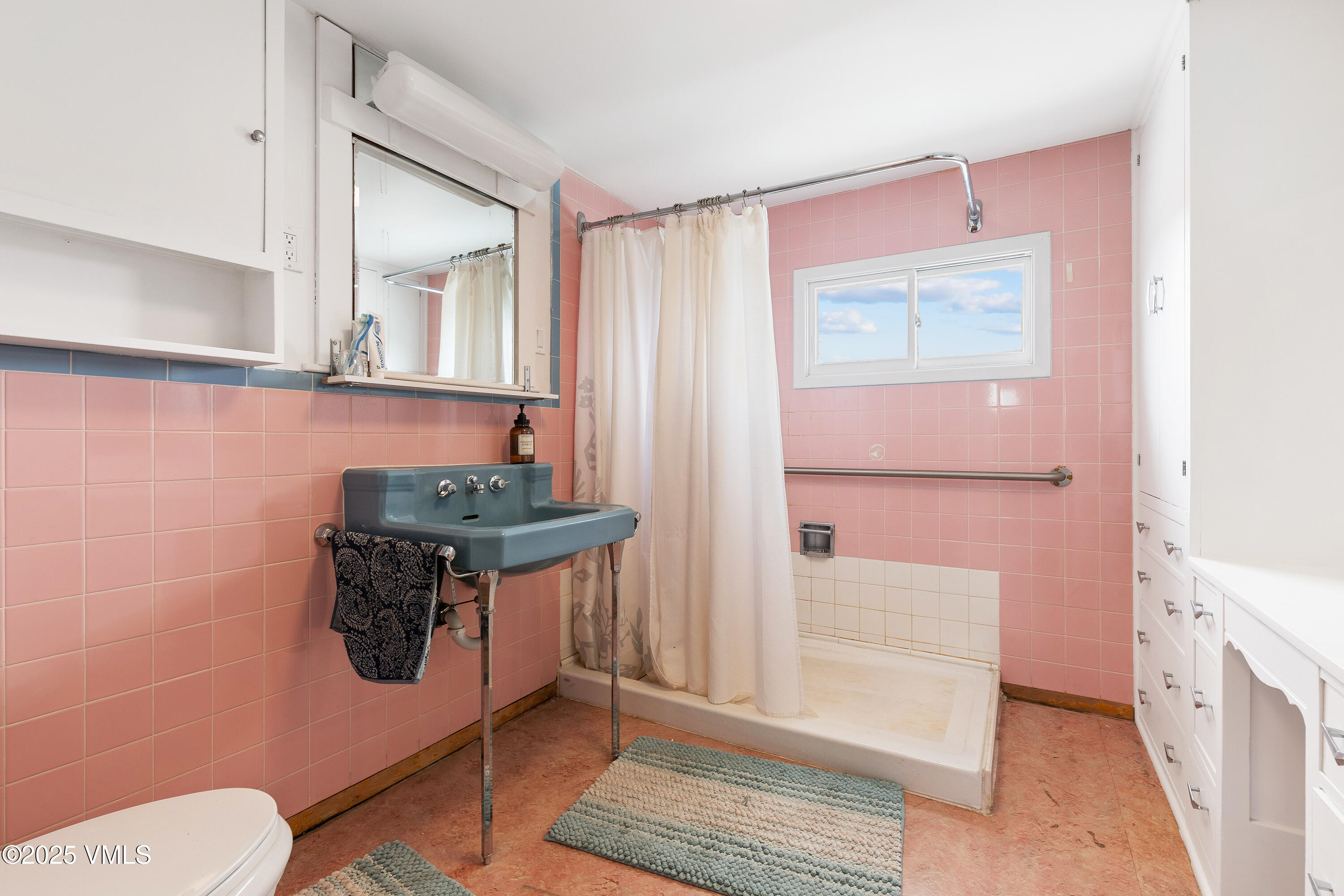 Leadville, Colorado 80461, United States, 2 Bedrooms Bedrooms, ,2 BathroomsBathrooms,Residential,Active,127392